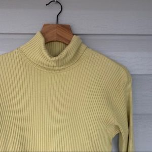 Ribbed Turtleneck sweater size Medium